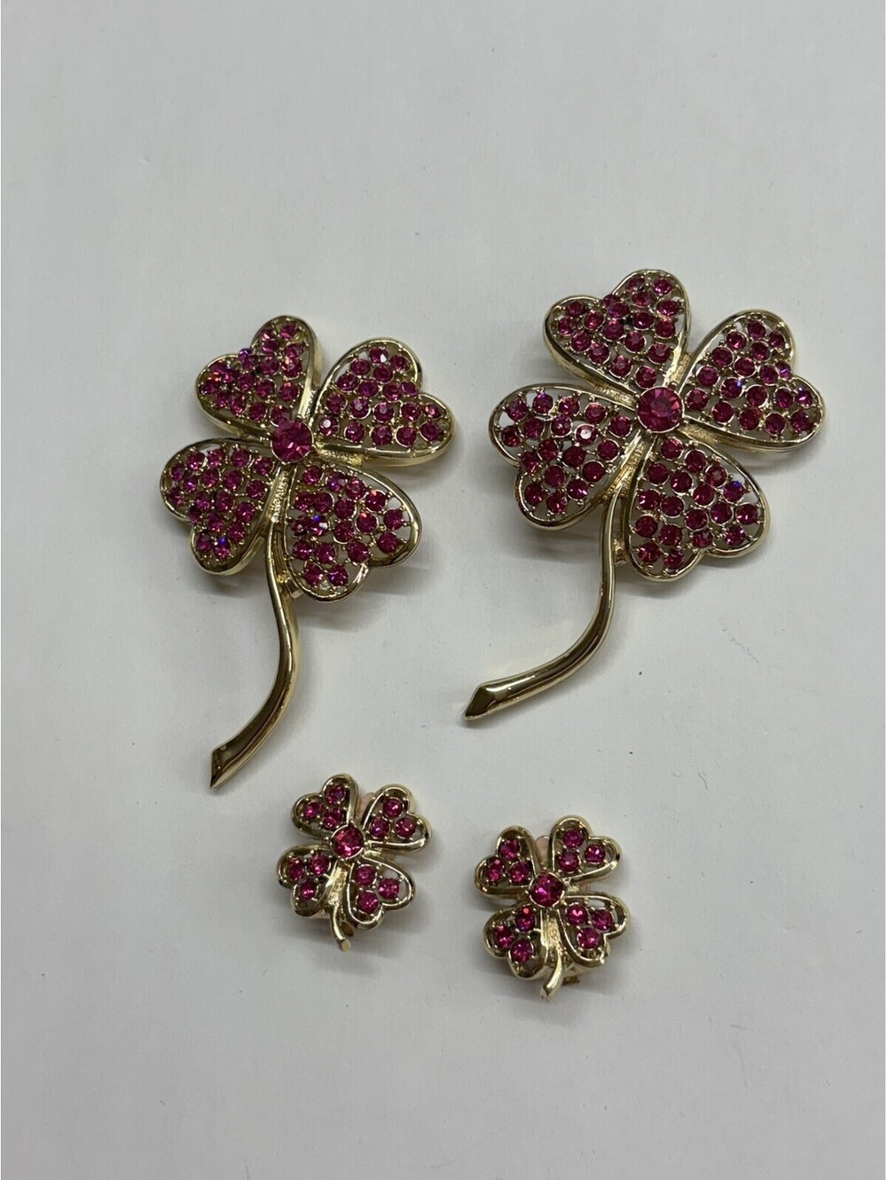 Vintage Sarah Coventry Fuchsia Clover Floral Gold Brooches Pin and earrings